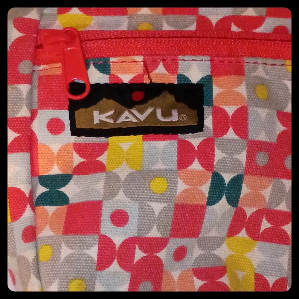 KAVU Zippit Crossbody Bag Womens Medium Multicolor Geometric Canvas Purse